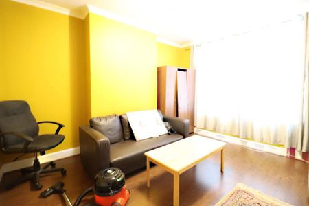 2 bedroom maisonette to rent - Photo 2