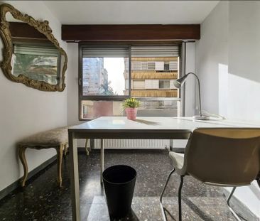 Carrer de Jaume Roig, Valencia, Valencian Community 46010 - Photo 3