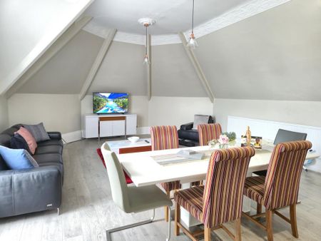 1 bedroom in a flat share to rent - Photo 2