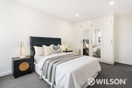 Perfectly positioned on St Kilda’s iconic Esplanade - Photo 2