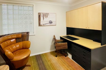 Water front air conditioned two bedroom plus study fully furnished apartment - Photo 2