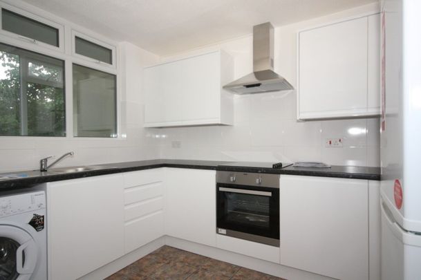 Radstone Court, Woking - Photo 1