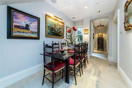 4 bedroom flat to rent - Photo 2