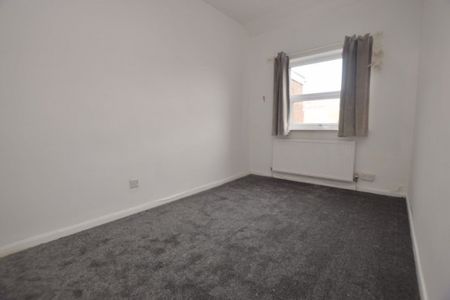 3 Bedroom Terraced House - Photo 3