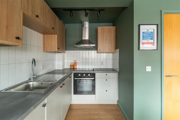 Monday Crescent, City Centre, Newcastle Upon Tyne - Photo 1