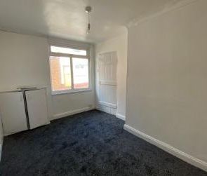 2 bedroom end of terrace house to rent - Photo 1