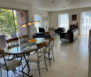 Tijdloos ruim appartement - foto 2