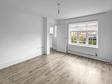 Spacious four-bedroom detached home with garage and garden. Set within a quiet residential development, this well-presented four-bedroom detached home offers generous living space, modern interiors, and a practical layout ideal for family living. - Photo 2