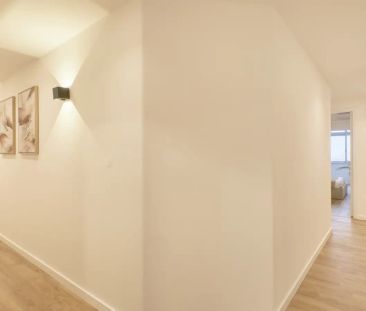 Room in a shared 9-bedroom apartment for rent in Lisbon, professionals, couples, & students only - Foto 3