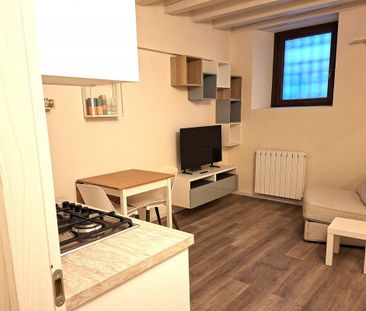 Verona, Veronetta - bilocale in affitto transitorio - Photo 4