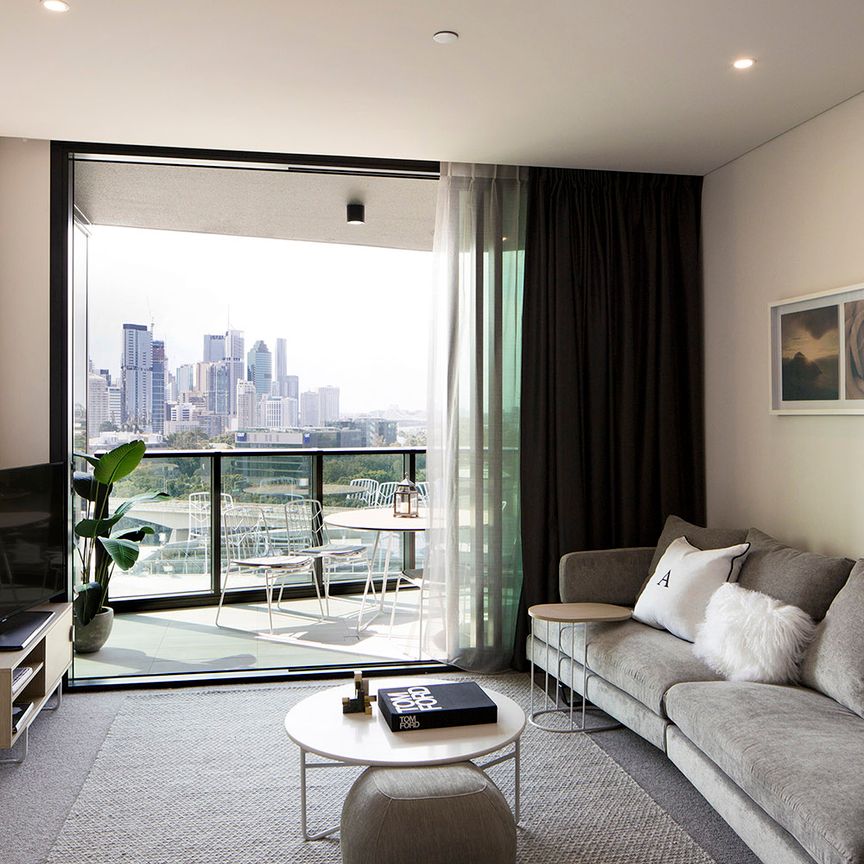 Oxley + Stirling Residences - Fully Furnished & with a storage shed! - Photo 1