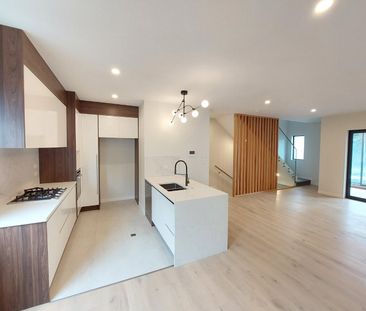 Exceptional 3-Level 4-Bedroom townhouse in Double Grammar Zone! - Photo 6