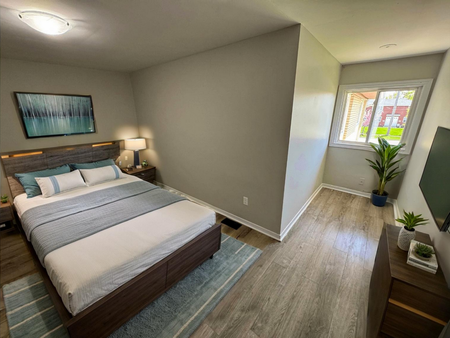 Two Bedroom Townhouse - Photo 3