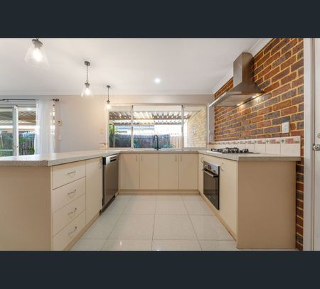 1 Jordan Place, Wattle Grove, WA 6107 - Photo 2