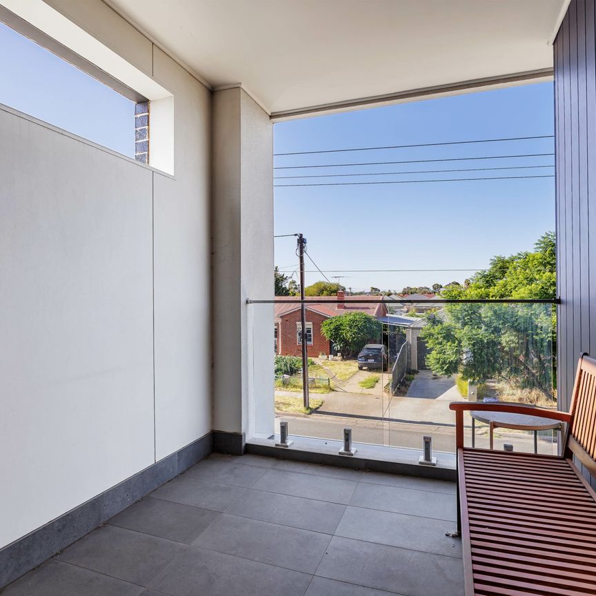 Stylish, Low-Maintenance Townhouse in Prime Location - Photo 1