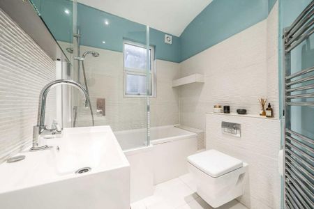 3 bedroom flat to rent - Photo 5