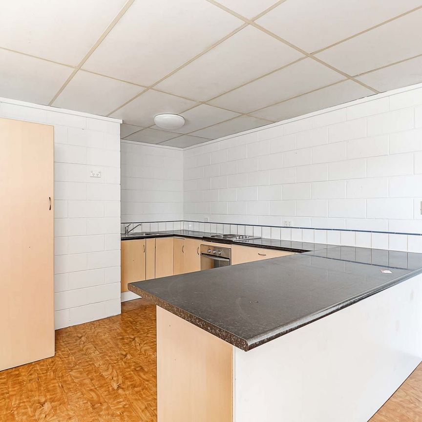 8/12 The Avenue, Hermit Park - Photo 1