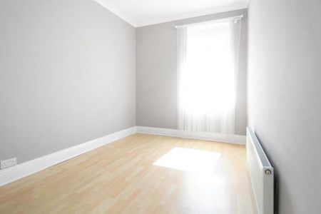 3 bedroom flat to rent - Photo 5