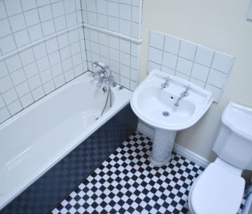 3 bedroom semi-detached house to rent - Photo 5