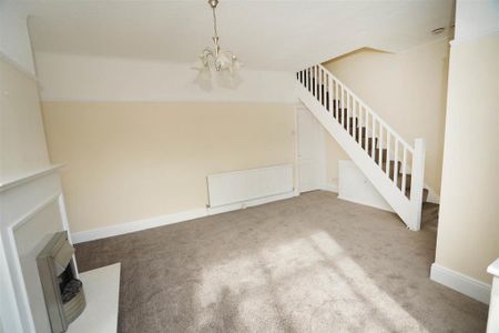 3 bedroom semi-detached house to rent - Photo 2