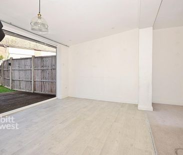 3 bedroom terraced house to rent - Photo 6