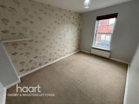 4 bedroom end of terrace house to rent - Photo 4