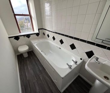 3 bedroom flat to rent - Photo 5