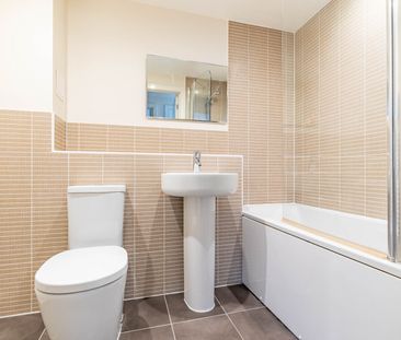 Available unfurnished from 22/04/2026 - Photo 1