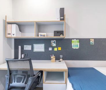 Calle Camilo José Cela, Sevilla, Andalusia 41018 - Photo 5