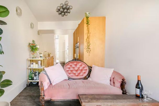 4 Bed Terraced House, Dunlace Road, E5 - Photo 1