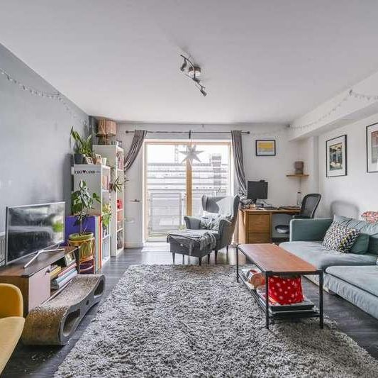 Clock View Crescent, Islington, N7 - Photo 1