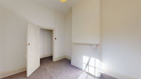 Charming Victorian Cottage with Country Ambience on Leafy Errol Street - Photo 2