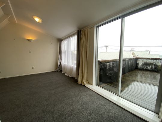 Cute & compact on the coast - Photo 1