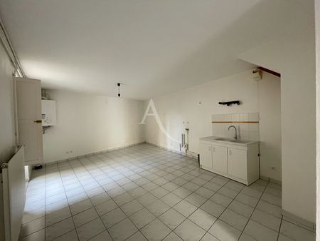 Location Appartement 4 pièces 100m² FONTENAY LE COMTE 85200 - Photo 5