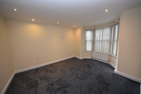 3 bed House - Mid Terrace for Rent - Photo 2