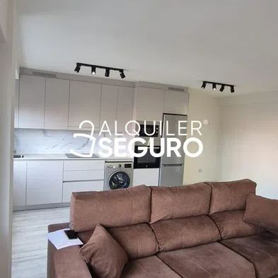 Alquiler de piso en Calle Alonso de Quintanilla - Photo 1