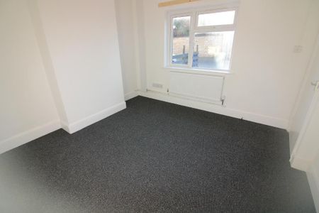 3 bedroom end of terrace house to rent - Photo 4