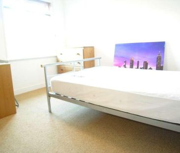 Bedroom Detached House In Winton, BH9 - Photo 1