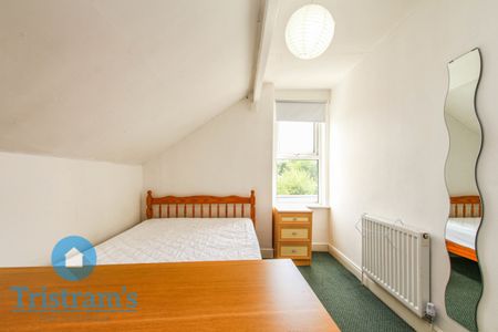 References Pending - 5 bed Semi-Detached House - Photo 5