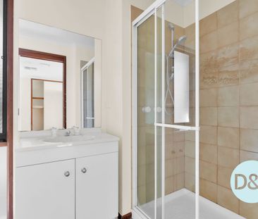 Classic Family Living in a Quiet Court, Backing Onto Parkland - Photo 6