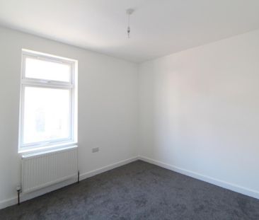 3 bedroom end of terrace house to rent - Photo 3