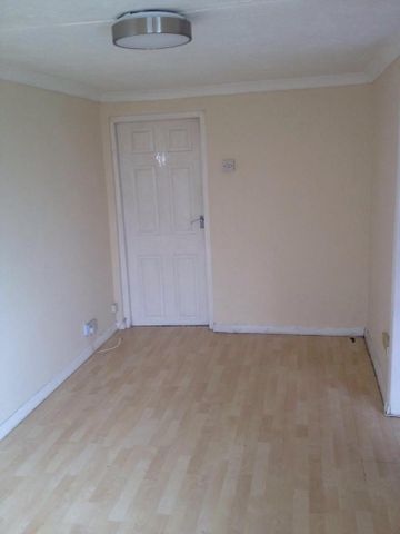 4 bedroom end of terrace house to rent - Photo 3