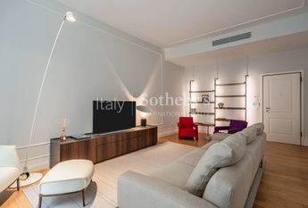 Elegant designer apartment in a historic palazzo with lift