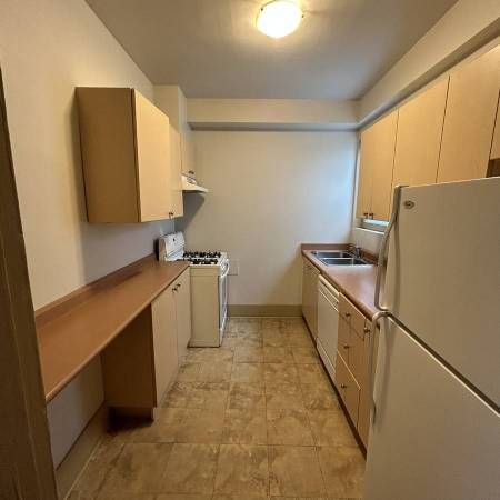 close to UBC 2 bedroom in Kerrisdale for rent - Photo 1