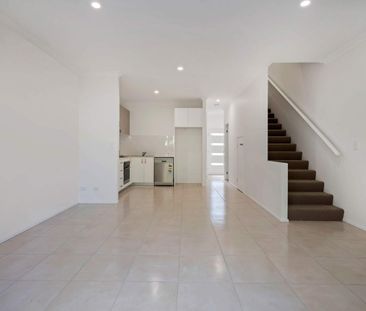 2 Bedroom 2 Bathroom Townhouse - Photo 2