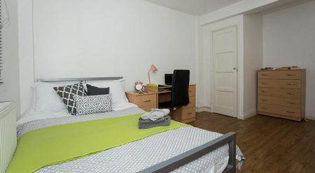 1 bedroom in a flat share to rent - Photo 2