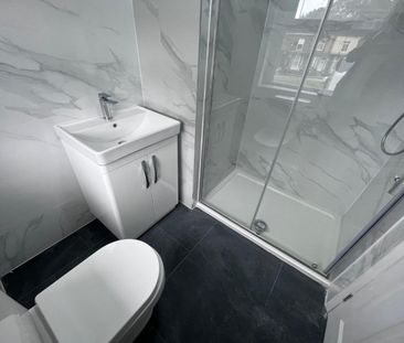 6 bedroom House To Let - Photo 5