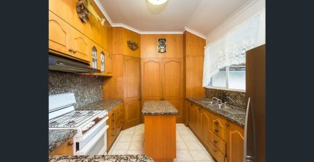 Original Home ~ Central Shepparton - Photo 3