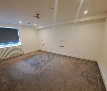 2 Bed Flat, Harrogate Road, LS7 - Photo 4