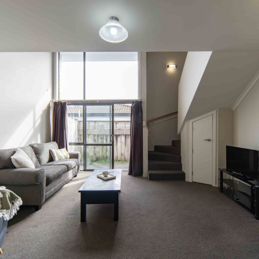 Apartment with easy walk to city centre - Photo 1